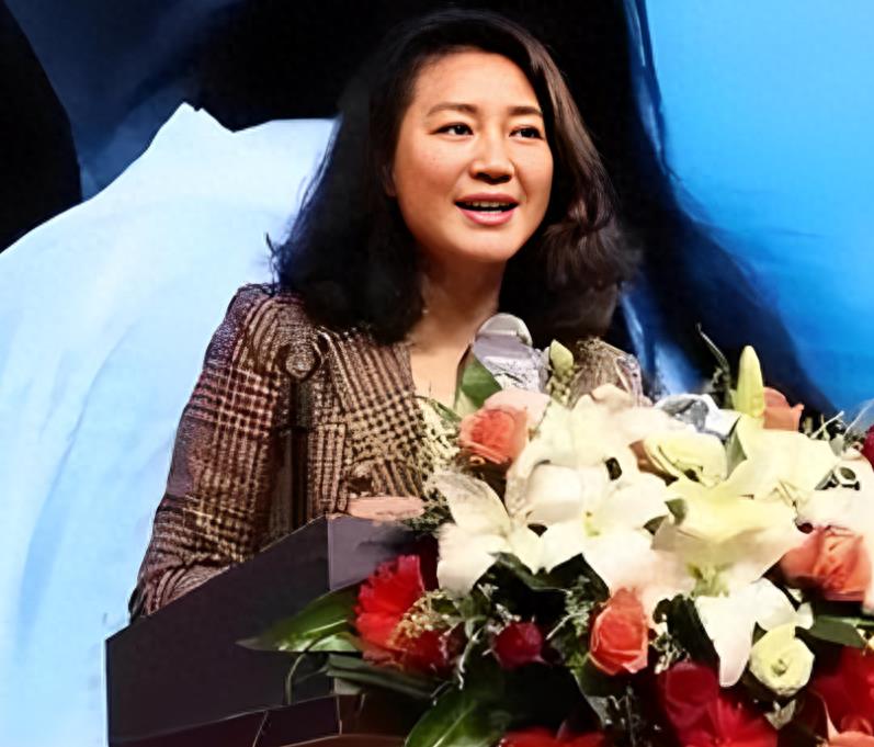 央视一姐王小丫:身材严重走形,经历两段婚姻无儿无女,热衷公益