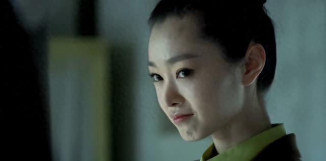 同样是演女特工，把关晓彤、宋轶放在一起看，差距就出来了