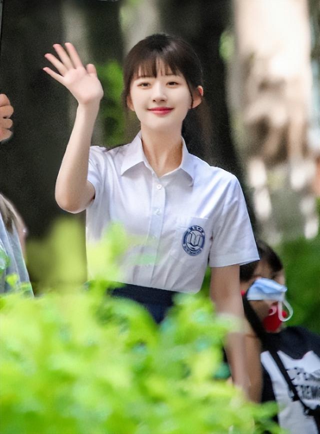 赵露思|赵露思初中就凭一张自拍就火爆网络,如今更是火遍娱乐圈