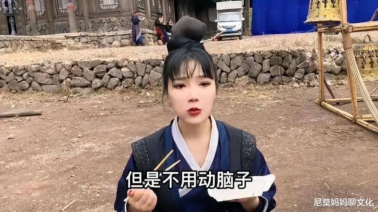 横店20万群演的惨状,女人的泛滥,懒汉的天堂,疯子的天堂