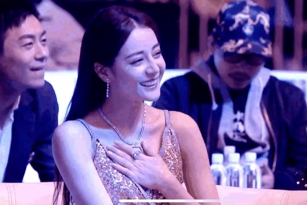 金星拒绝道歉,发文怼热巴粉丝:捂胸怕穷人看见,又怕富人看不见