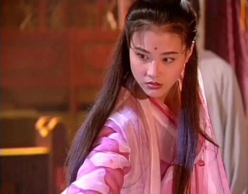 周海媚离世：曾「睡女厕」，爱犬房间比卧室还大，但遗产让人泪目