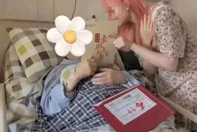 从徐娇的泳装到杨丽萍的凸毛孔雀，究竟是低俗了还是心脏了