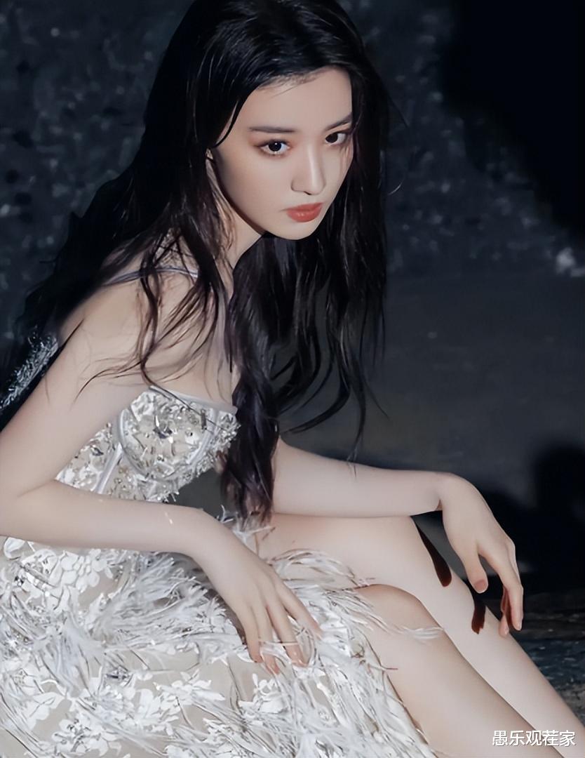 王楚然新瓜！被曝高中偷舍友钱遭学校退宿，拍《玉骨遥》时嘲笑任敏