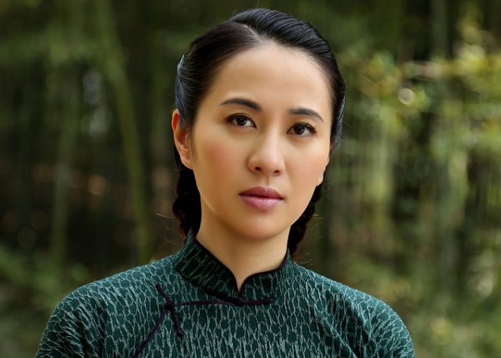 被狗咬到毁容,和叶璇闹掰,因《知否》再次翻红,40岁的李依晓怎么样了?