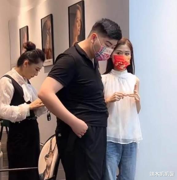 陈萌|陈萌北京账号被封后，又被曝二婚离异带男娃，把朱家当接盘侠吗