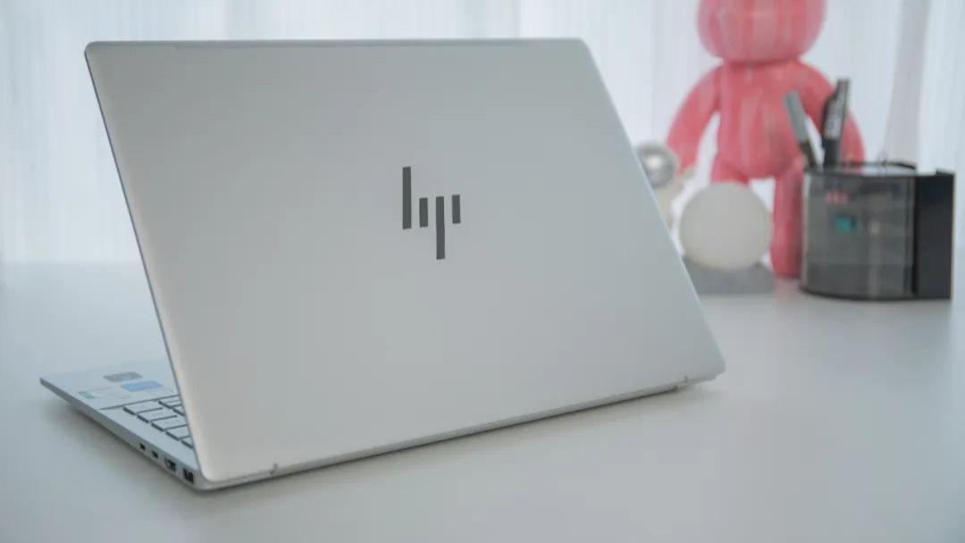 惠普的爆款轻薄本，真有那么强？我做了个极限测试