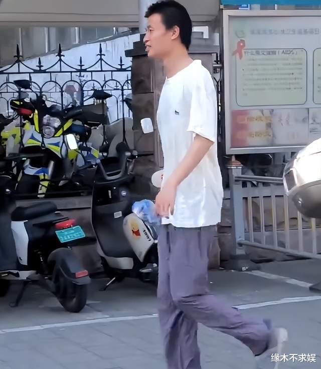 北大“韦神”疑买房结婚,一身行头不超100元,拮据生活曝光!