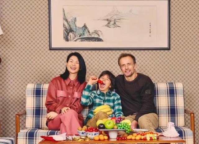 国际超模吕燕,长相不佳,却与法国贵族生下高颜值的混血儿子