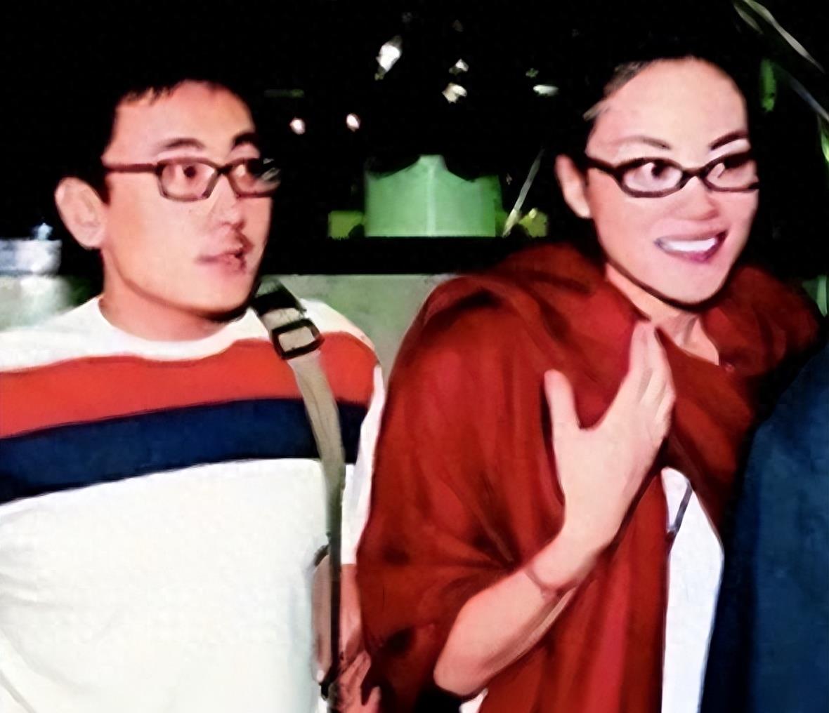 自爆与两名女主持同眠一张床,当了十年的地下情人,56岁还没玩够