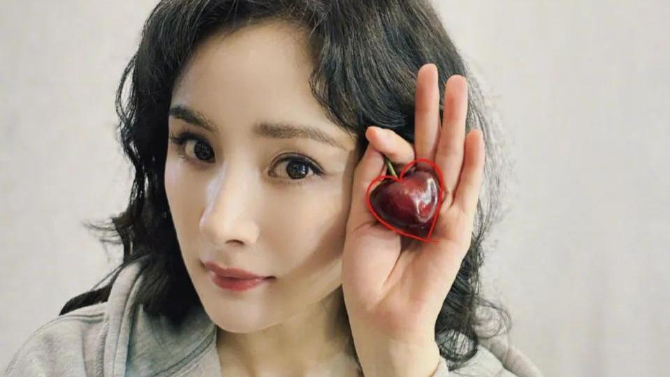 迪丽热巴|杨幂加入新公司引热议，与迪丽热巴成对手