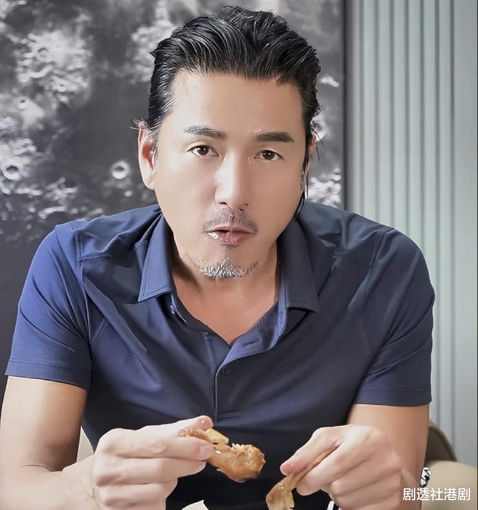 陈保元|香港知名男星帅成中老天花板，低调做豪门女婿，年过50岁肌肉依旧发达