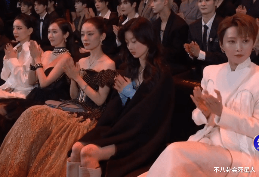 杨紫|真正的厮杀!42位女星比美盛事,85花同框,杨紫热巴争艳,好刺激