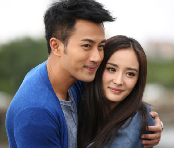 杨幂刘恺威一家三口中秋团聚，争议后重新携手