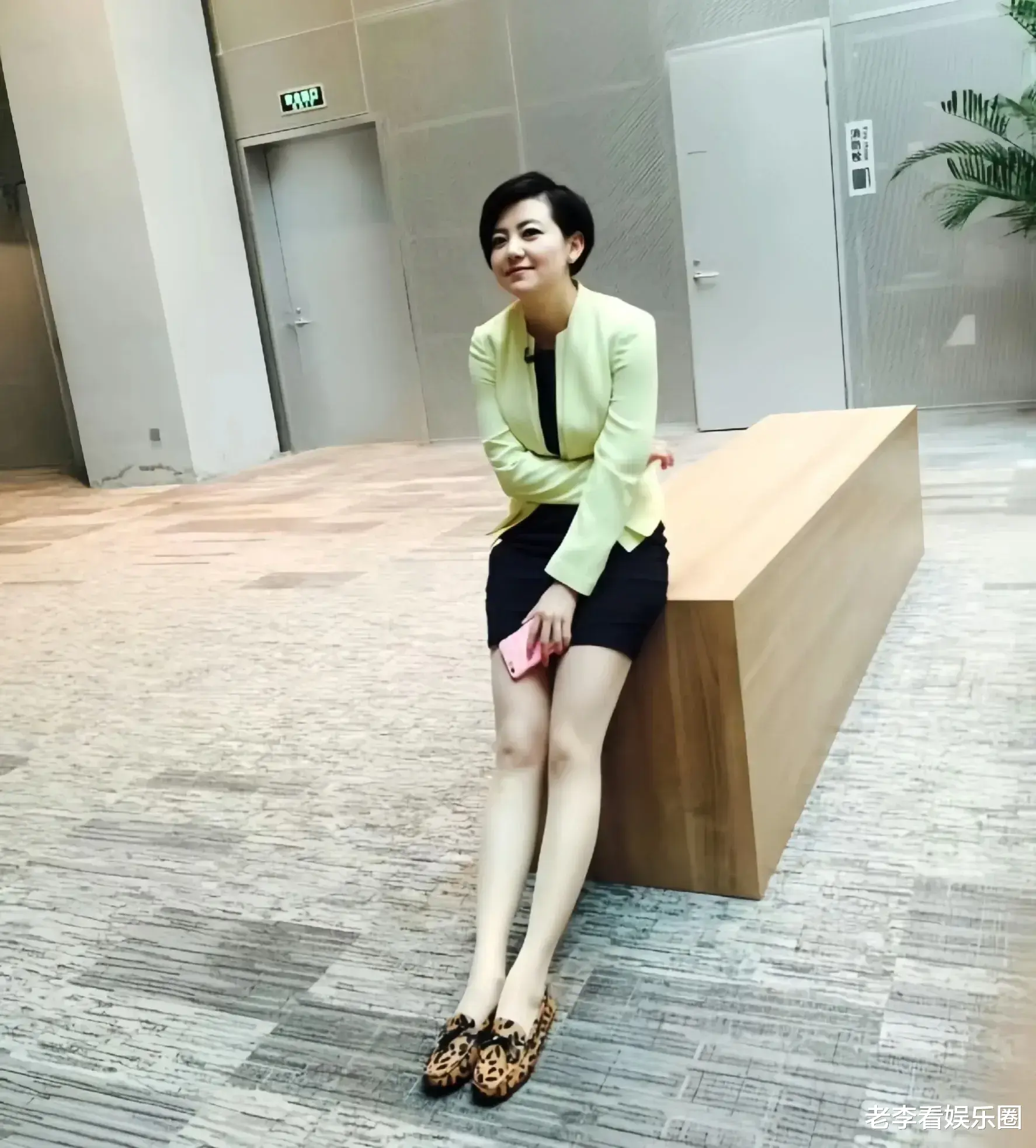 忘记李思思吧，这些短发主持人其实更性感迷人