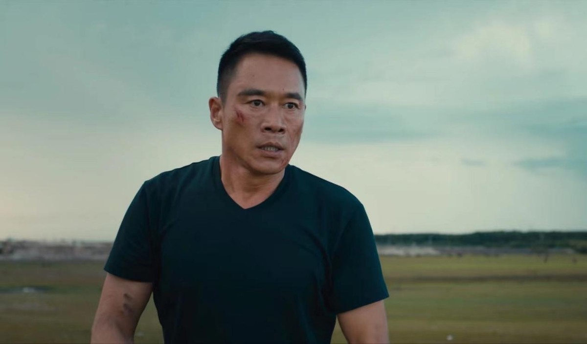 丁海峰|国产片又见老少恋，丁海峰比女演员大33岁，感情戏令人不适