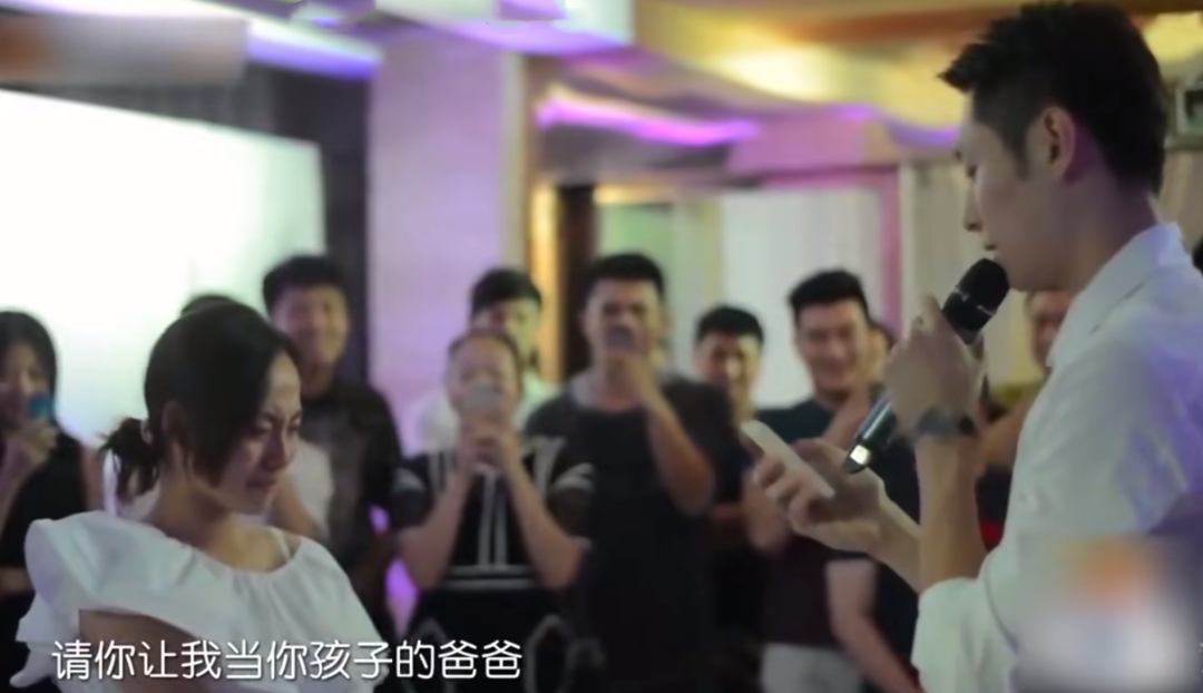 张嘉倪买超的瓜,有点大...