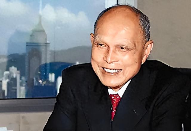 霍启刚:娶旺夫的郭晶晶,刚低调“升职”,任6900亿央企董事