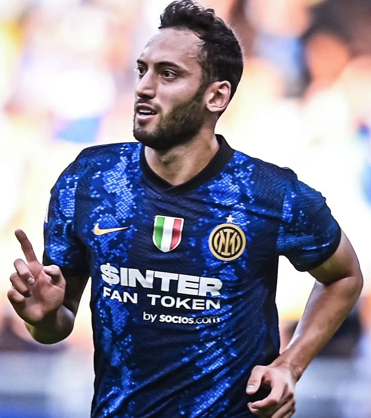 恰尔汗奥卢号召球迷为国米打造主场,直言京多安与土耳其毫无关系