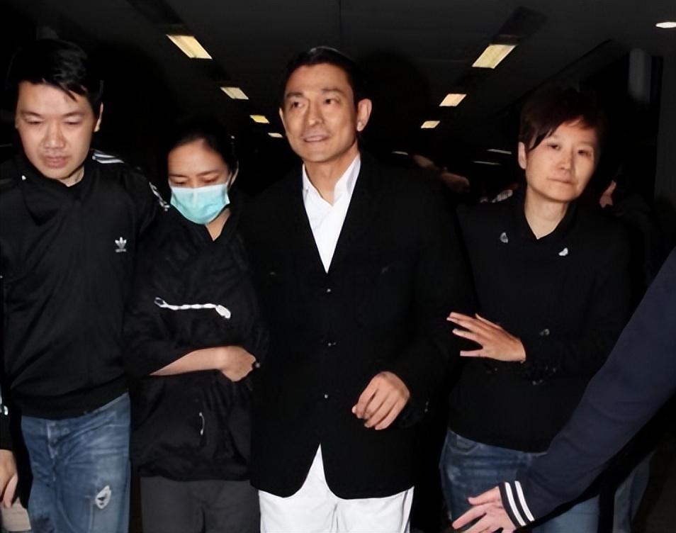 刘德华|“豪门千金”朱丽倩：46岁为刘德华高龄产女，被丈夫亲切称呼为宝贝