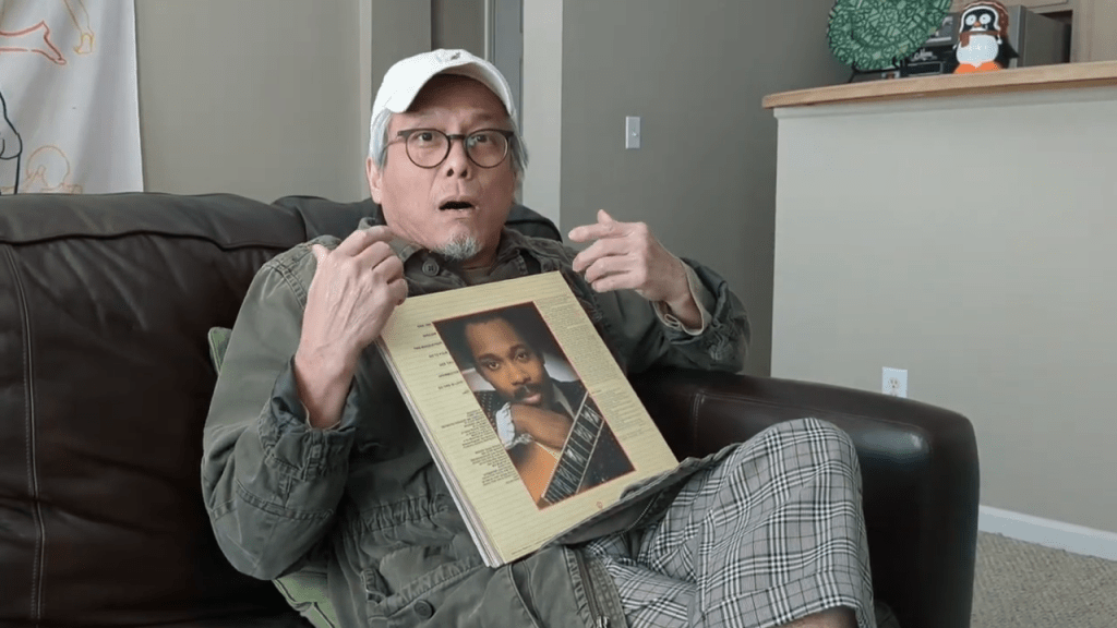 61岁港星移民美国转行做厨师!拍视频当网红,狂爆巨星秘闻