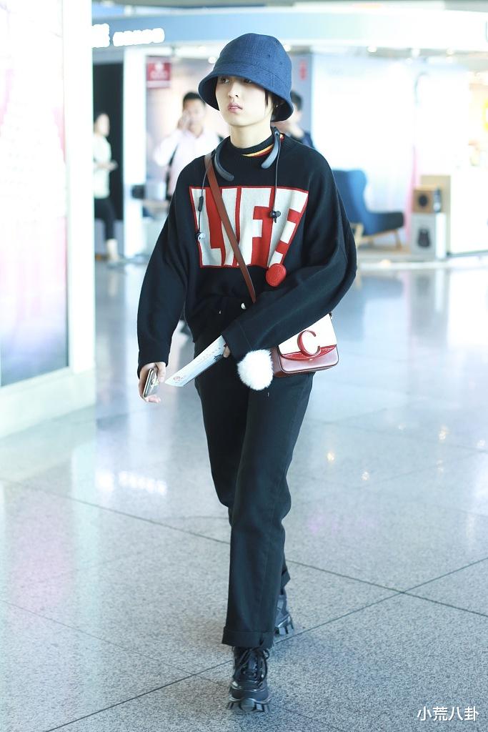 张嘉倪,杨颖。张子枫,秦岚,卢昱晓,陈都灵,谢霆锋