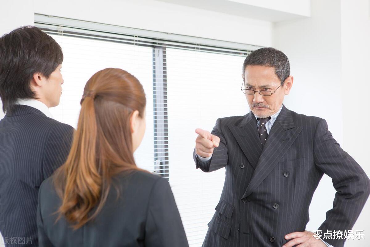 快退休同事提前吃食堂,被领导训斥不感恩当场摔饭盆,考核组愣了