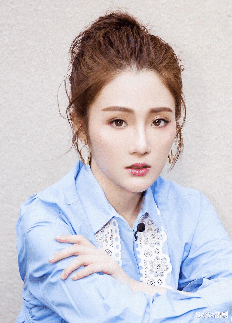 广东体育频道美女张可盈,不仅人美腿长声音嗲,而且极其敬业