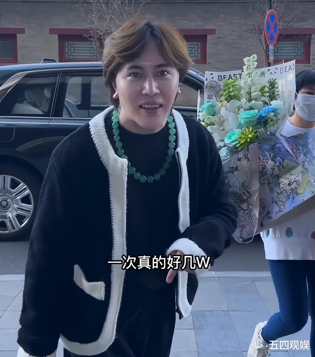 王红权|神壕！王红权星晒稀世珠宝，化一次妆花费高达数万，董璇惊喜出镜