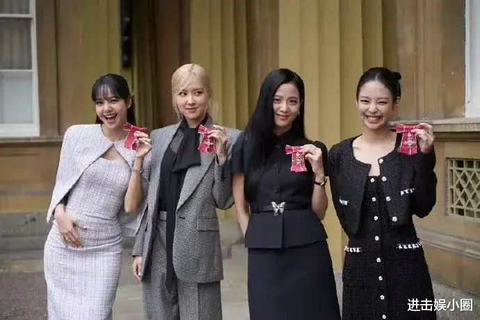 Lisa复合了！与LV三公子同看球赛，面颊圆润小腹隆起好事将近