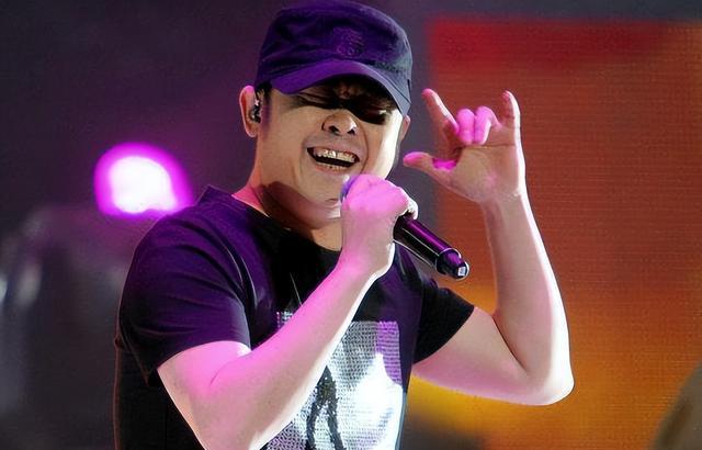 刀郎赢麻!那英评论近300W骂声,带女日本躲网暴,身形消瘦露痛苦