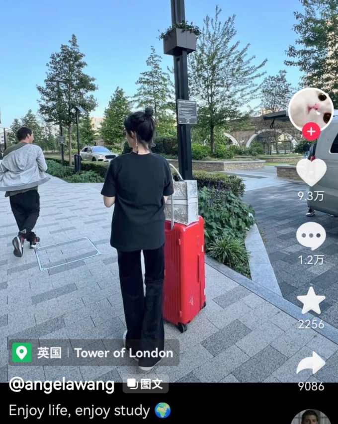 何炅|王诗龄分享留学日常,住豪宅坐百万豪车出门,一次买下多个名牌包