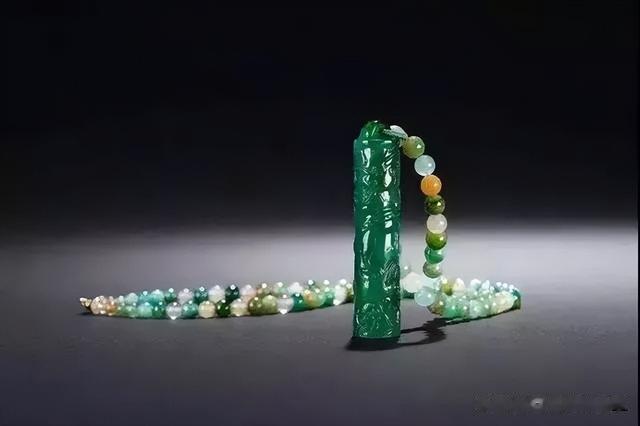 翡翠|和珅的奇特收藏:846个翡翠翎管,被抄家后不知所向