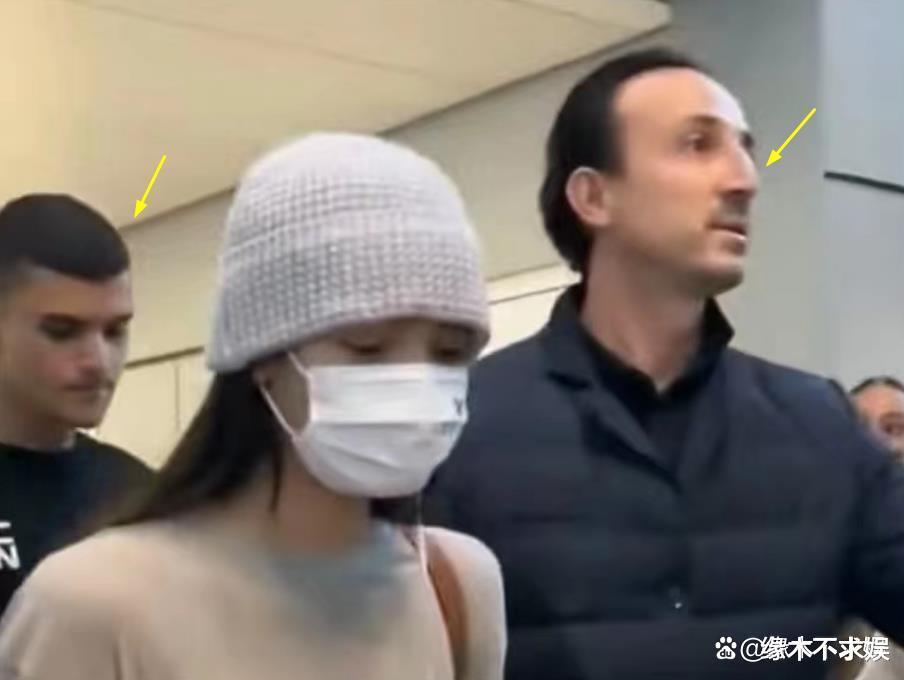 Lisa妈妈抵达巴黎疯马秀,LV三太子亲自接机,粉丝怒怼网友被打脸