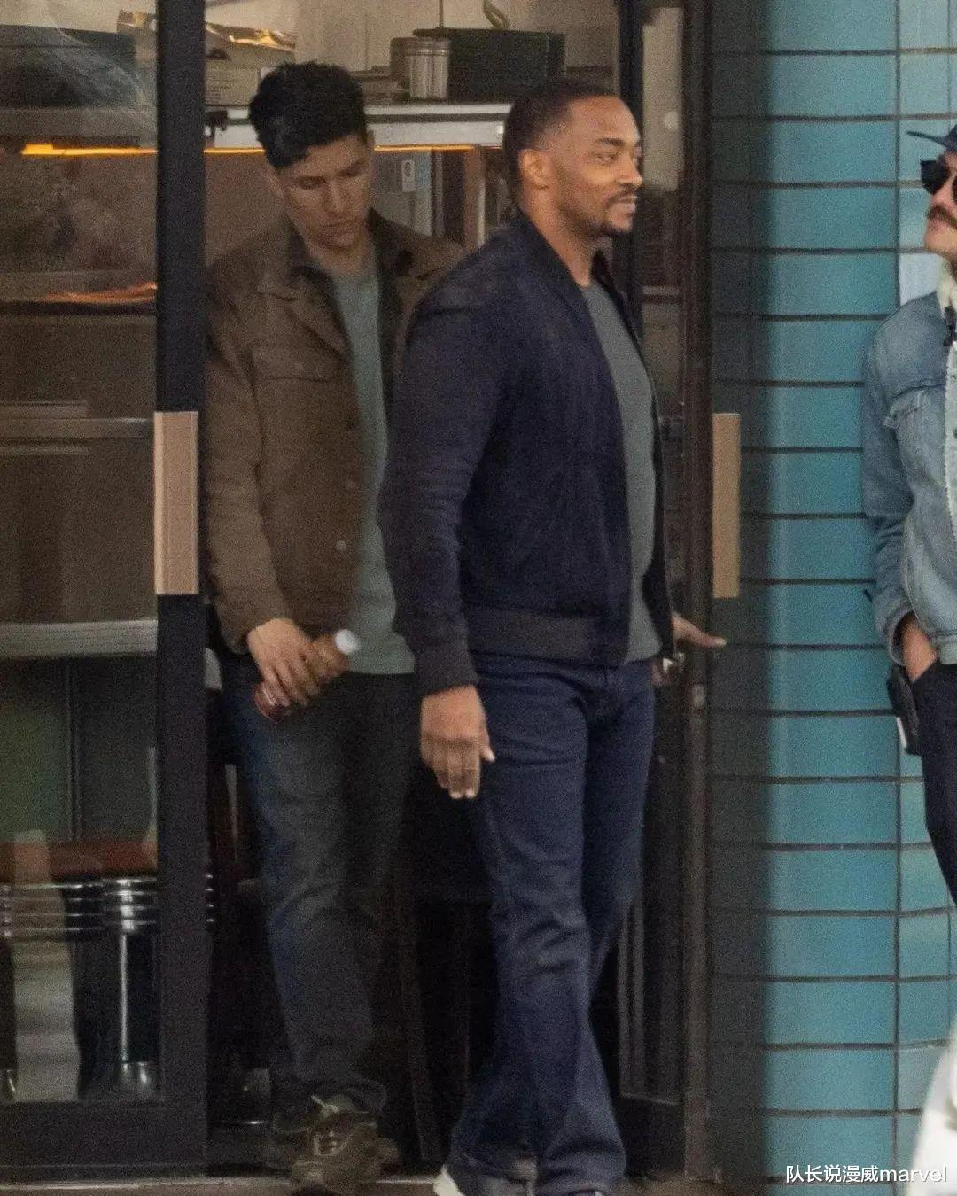 美队4|《美队4》全新照片,新美队和猎鹰一脸严肃,大量粉丝进行嘲讽