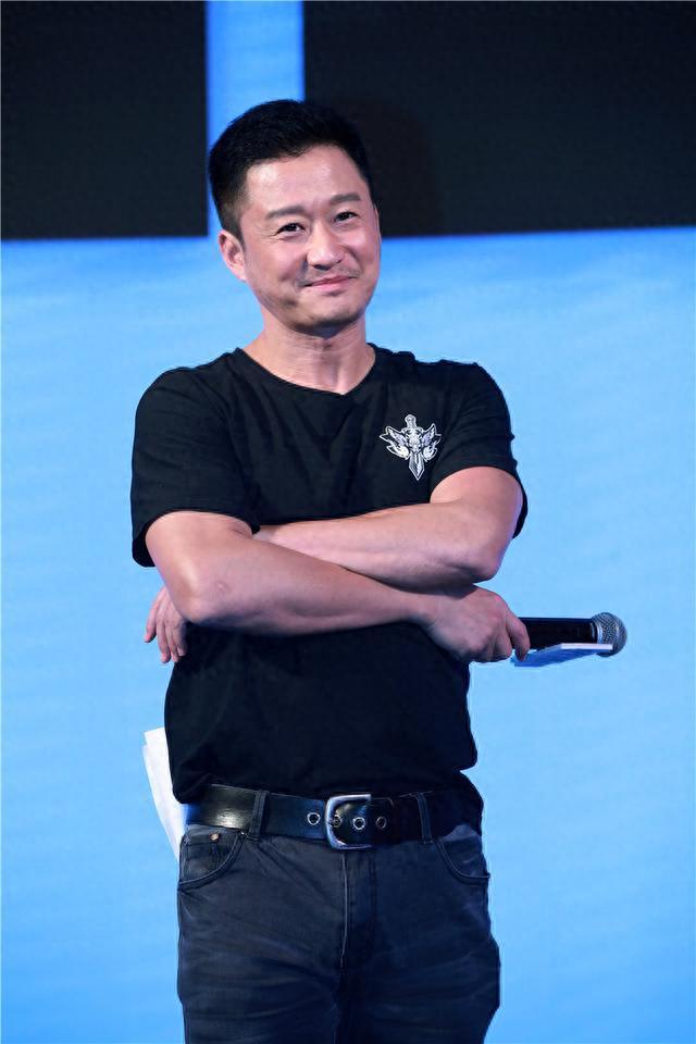 骗了我们49年！原来他就是吴京的父亲，难怪吴京能够大红大紫