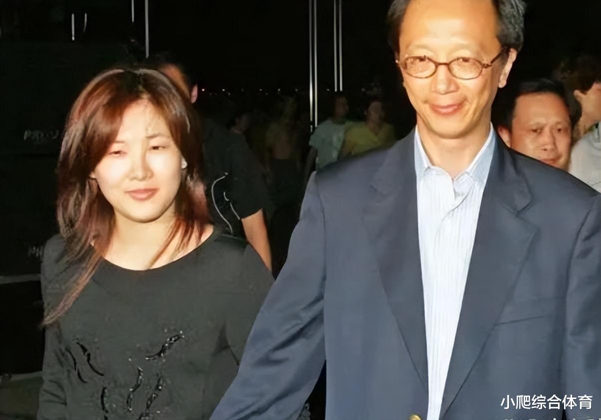 跳水皇后嫁大26岁富豪！6年生三娃好幸福，老公71岁仍想要四胎