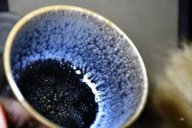 建盏|昨天说建盏都是艺术品，那么普通人玩不起？