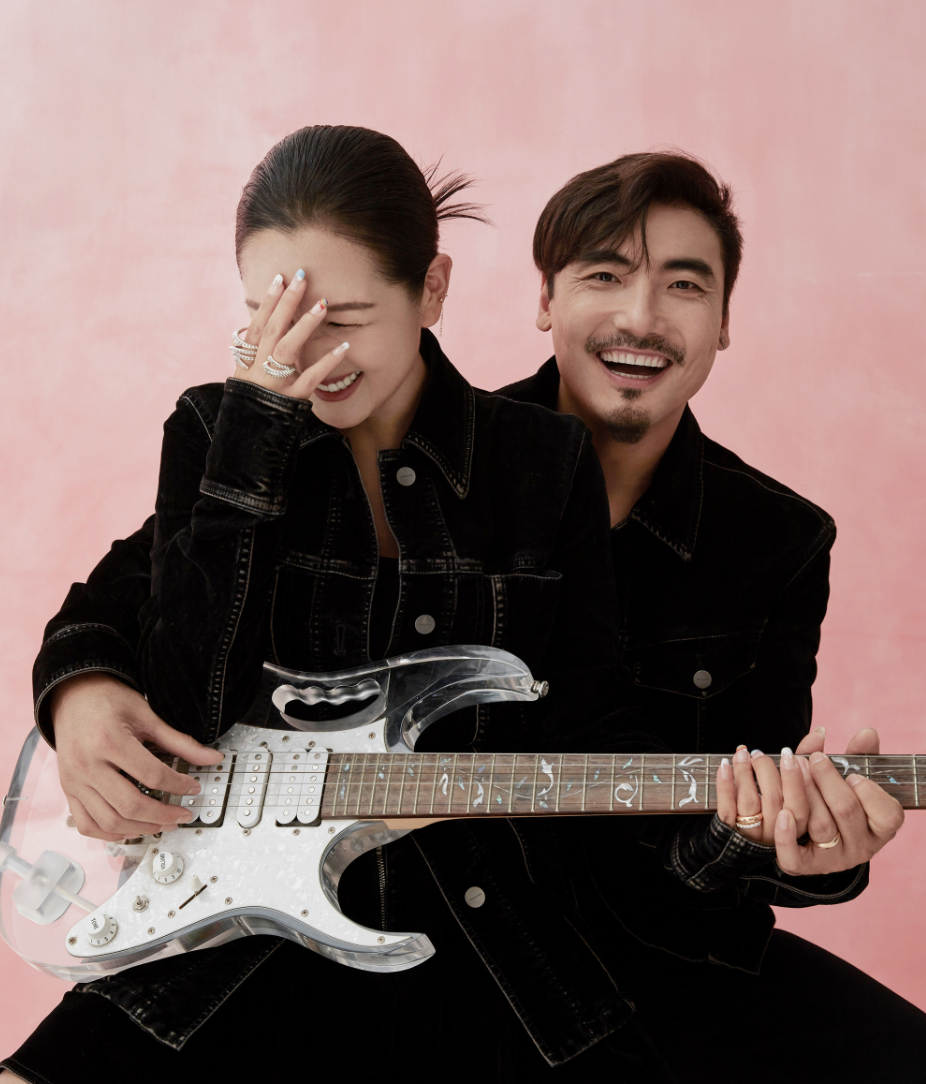 何洁一家五口首登杂志,与二婚老公高调放闪,三个儿女都正脸出镜