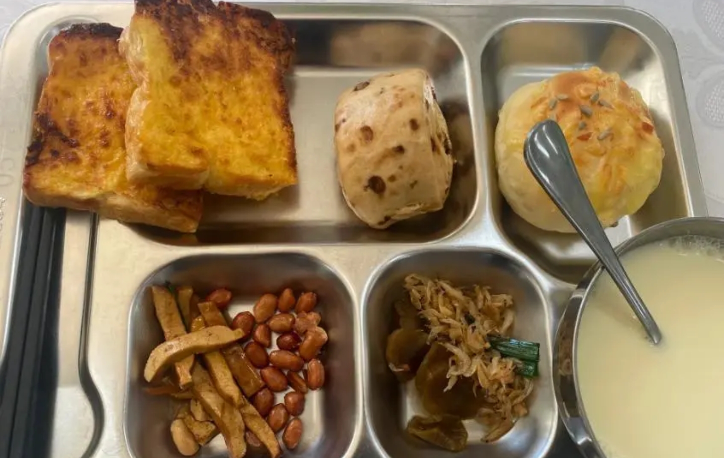 早餐|山东女子晒体制内伙食，没想到走红朋友圈，引来网友热议：羡慕