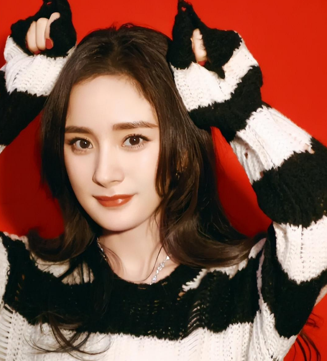 杨幂首先是杨幂，其次才是妈妈