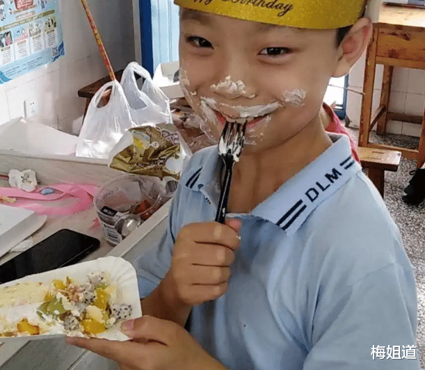 蛋糕|“我儿子被投毒了”,家长逼孩子喝2斤多的油,只因吃了一口蛋糕