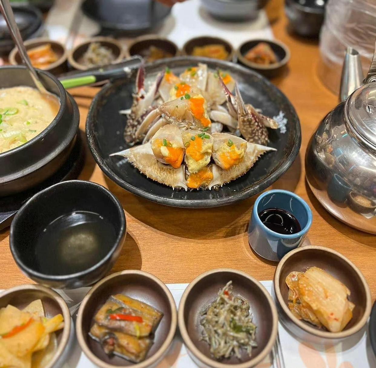 小S|小S晒照去韩国，自称好久没来很开心，吃韩牛酱蟹表情好夸张