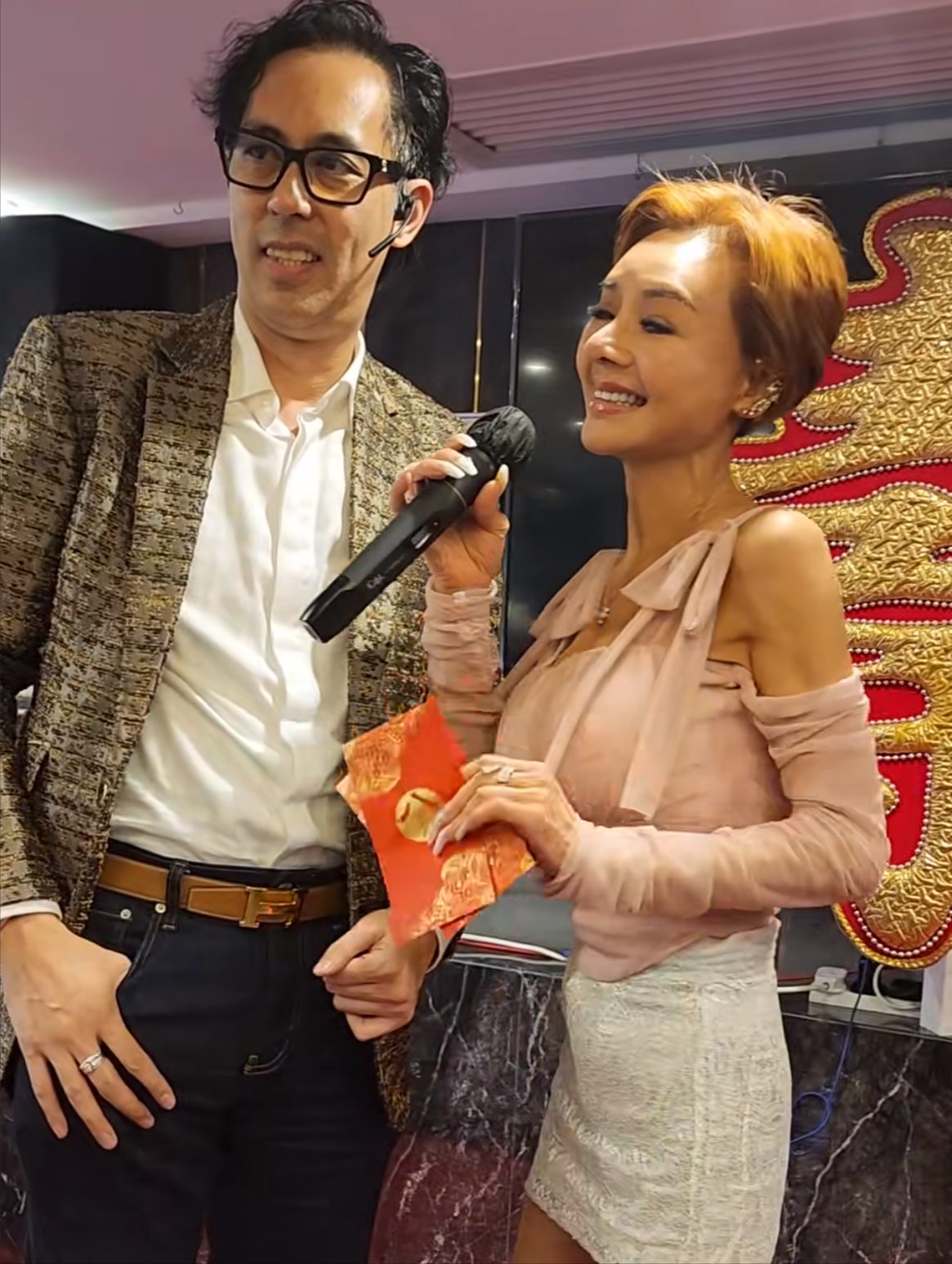 57岁叶子媚:复出后模样大变,瘦得皮包骨!参加寿宴被指太落魄