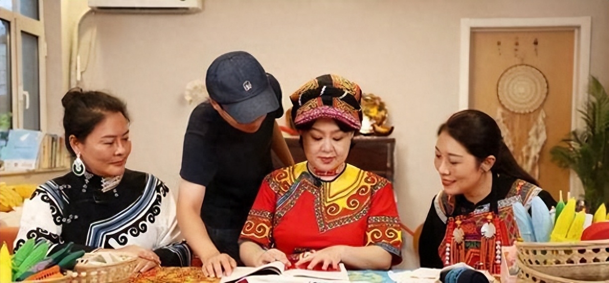 曾红过董卿的王小丫,二婚嫁大13岁副国级,今55岁无儿无女太凄凉