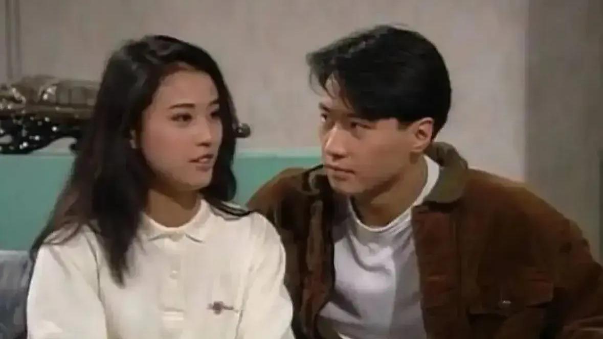 港媒曝周海媚在香港时混得差，15元面包当晚餐，北上发展只能租差房