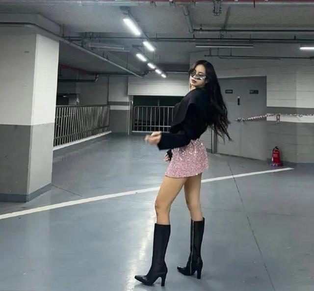 Lisa回应 “疯马秀”,晒照反击,知情人披露,尺度之大无下限