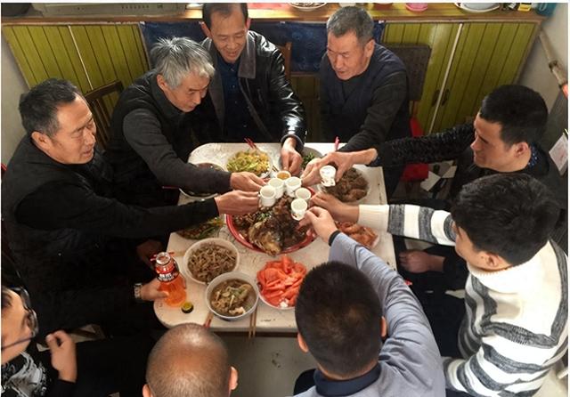 香菇|丈母娘来吃饭，我炒好菜去买酒，回来菜没了。老婆说，把碗洗一下