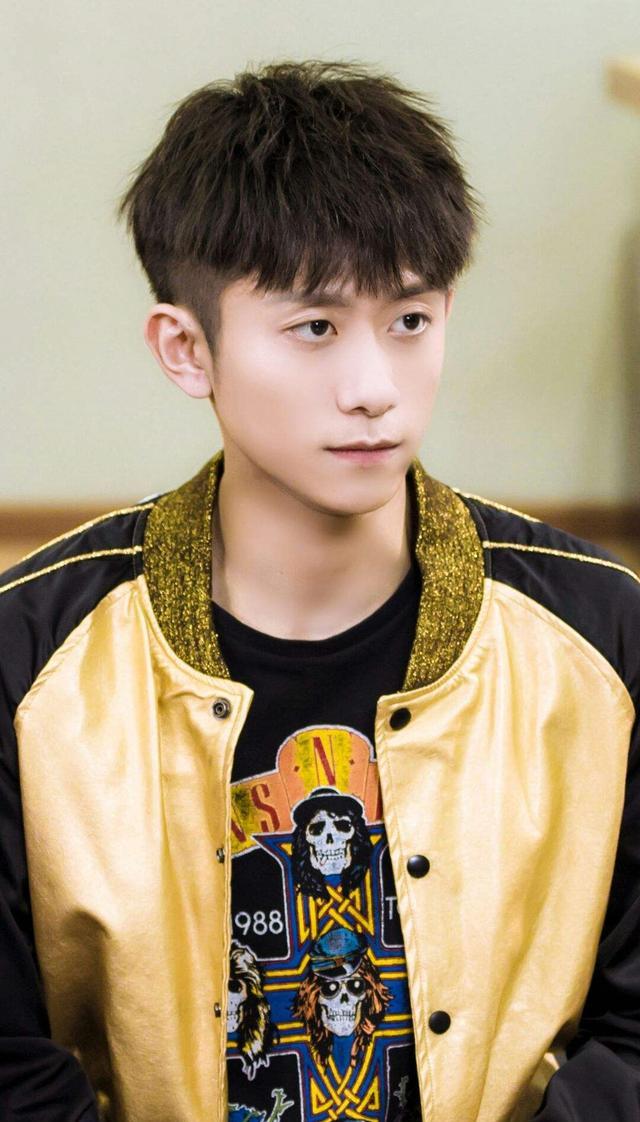 知名狗仔再爆猛料:男顶流3段恋爱,女方都是姐姐!有被粉丝撞到