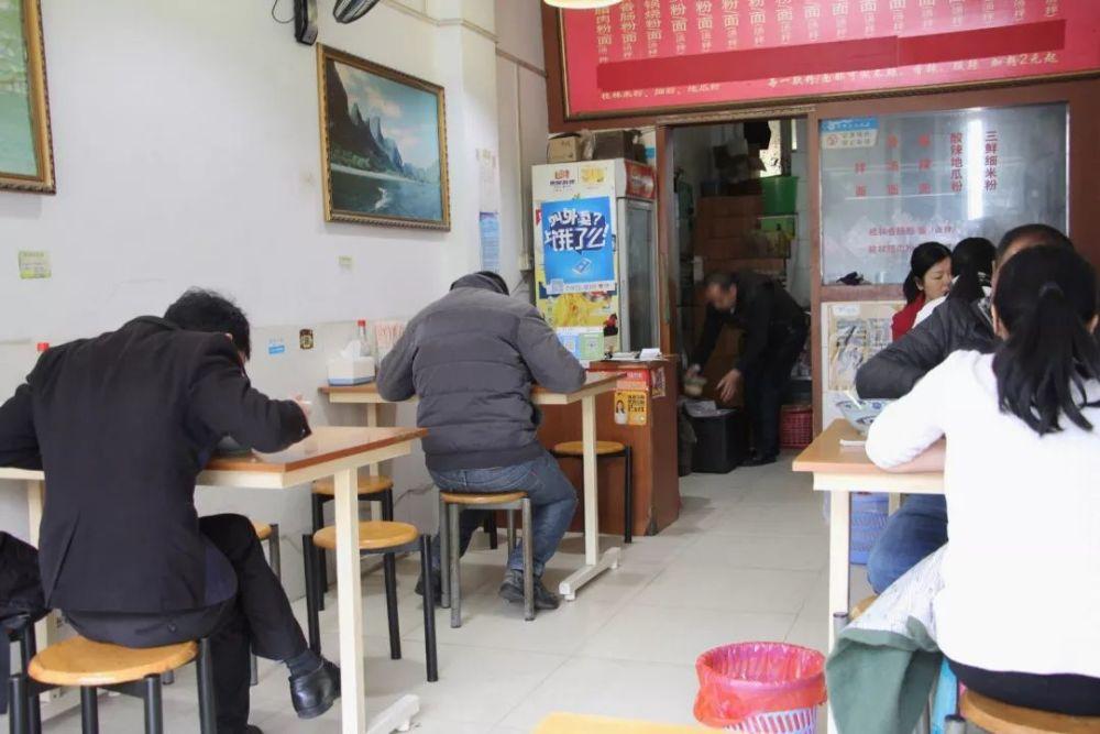 表白|湖南小伙北大毕业，放弃了当个律师，选择卖米粉被董明珠怒斥，7年后一分钟赚500万